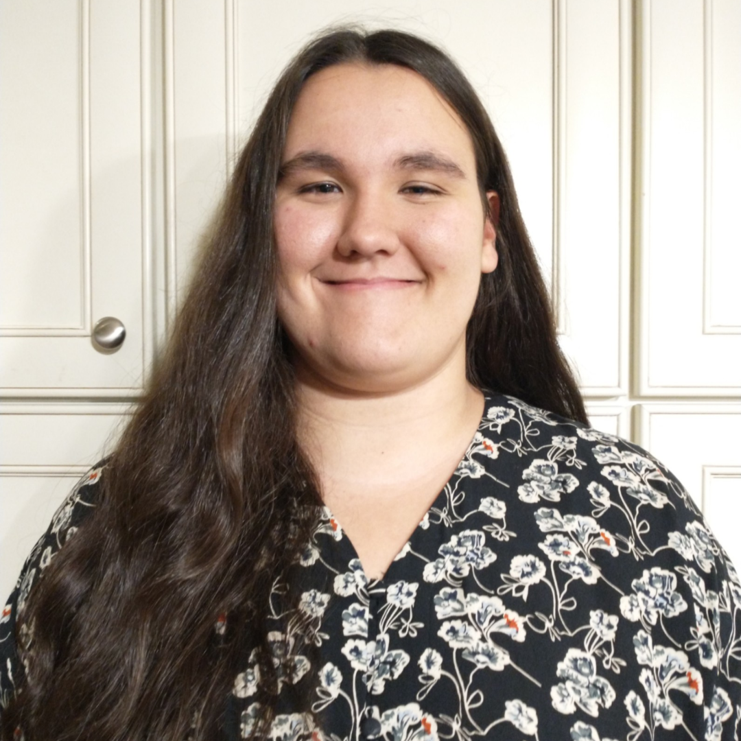 Sarah Seniuk (2024), Non-Voting Director  Grade 11 Future Alumni Representative